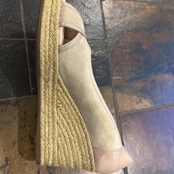 Geox Respira tan wedges
Size 7 - Picture 8 of 13